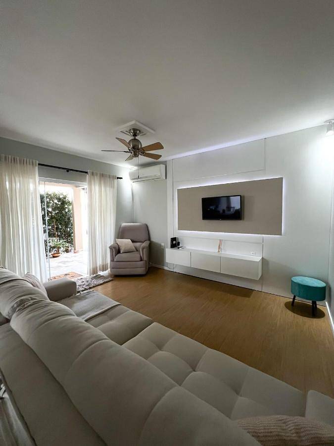 Casas e apartamentos de temporada para 3 pessoas, com vista e jardim em Jaraguá do Sul