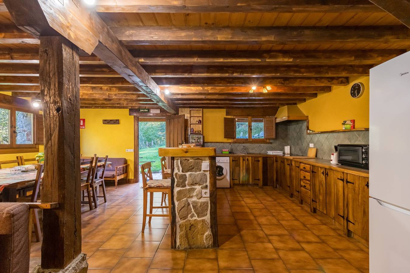 Country House 'La Hirriria' with Mountain View, Private Terrace and Private Garden in San Roque de Riomiera, Cordillera Cantábrica