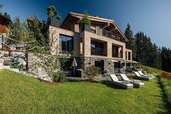 Ferienhaus für 14 Personen, mit Ausblick und Pool sowie Sauna und Garten in Lech am Arlberg