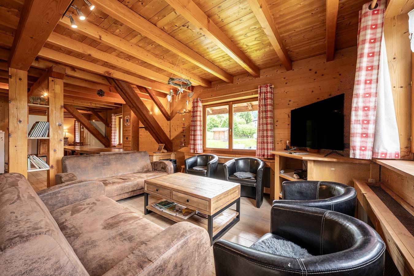 Appartement entier, Appartement "Le Grand Tétras" avec terrasse partagée, balcon et Wi-Fi in Flumet, Région d'Albertville