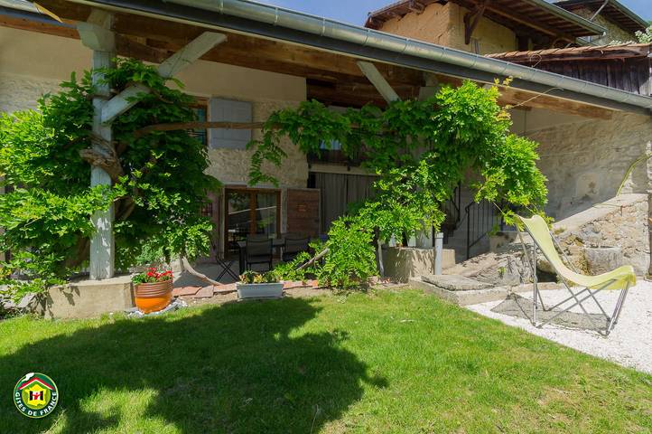Au jardin des Toiles in Saint-Nicolas-de-Macherin, Isère