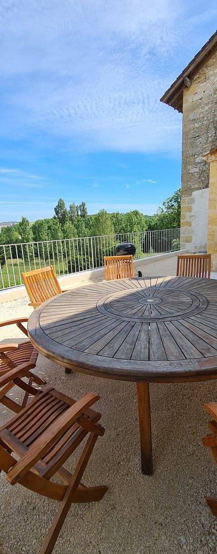 Gîte pour 10 personnes, avec terrasse ainsi que jardin et piscine à Les Lèves-et-Thoumeyragues - 4
