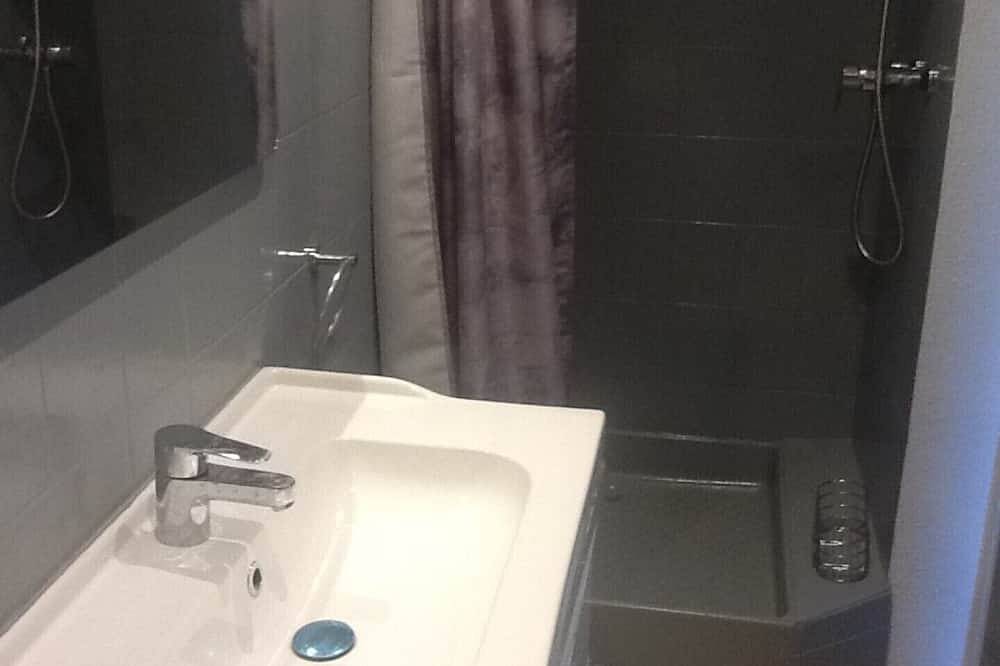 Apartment f2 2/4 pl avignon festival. in Châteaurenard, Arles region