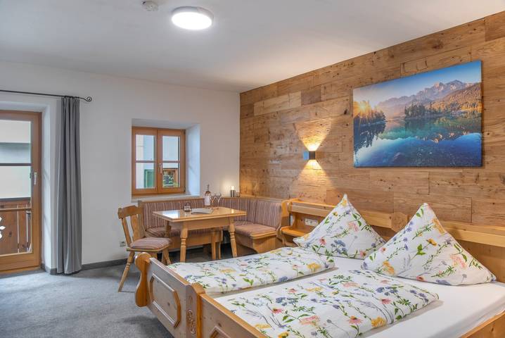 Entire studio, Höllental Holiday Apartment – Newly Renovated, Mountain View, Balcony, Wi-Fi, 1–2 Guests in Grainau, Eibsee