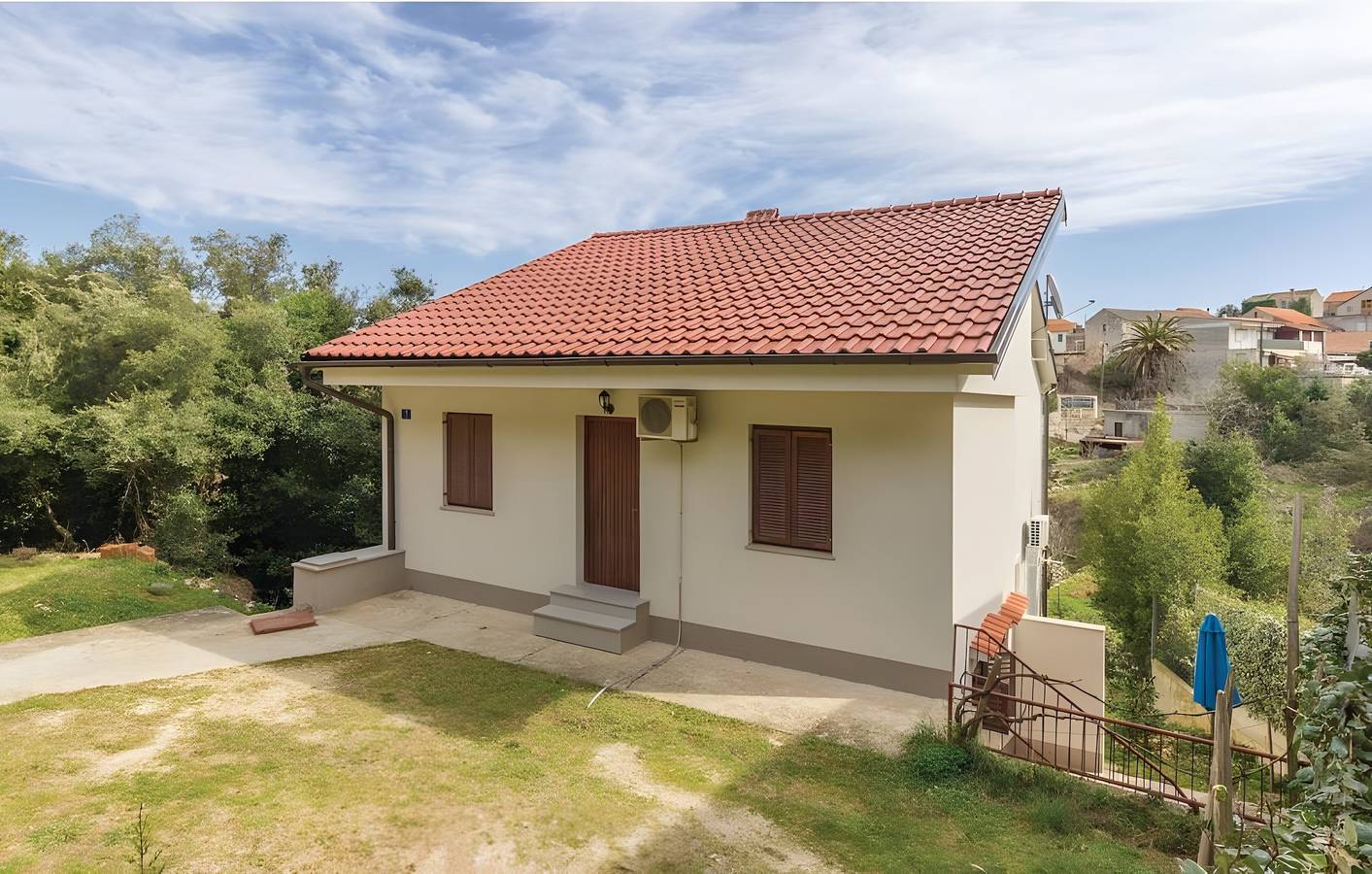 Ganze Wohnung, Apartment „Studio“ mit Bergblick, Wlan und Klimaanlage in Tkon, Pasman