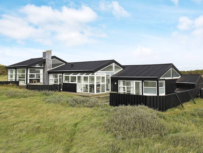 Ferienhaus für 12 Personen, mit Whirlpool und Terrasse sowie Pool und Sauna in Rødhus