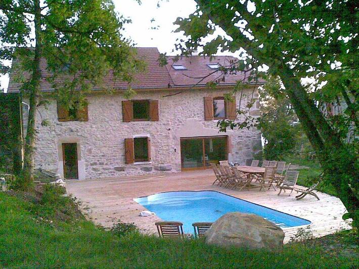 Gîte pour 12 personnes, avec Terrasse et Jardin ainsi que Piscine et Vue à Miribel-les-Échelles