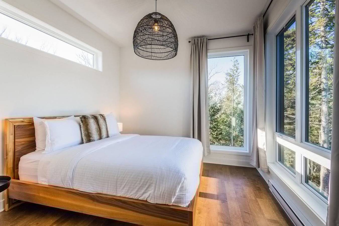 Chalet Xo Tremblant - 5Brs, Private Baths, Spa, Sauna & Rooftop in Quebec