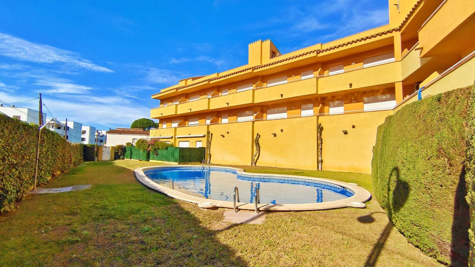 Entire holiday apartment, Duplex Mateua, a 100 meters from the Beach in Punta Montgo, l'Escala