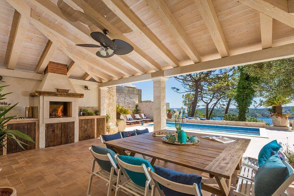 Massive Holiday Villa Overlooking the Adriatic Sea in Orasac, Grad Dubrovnik