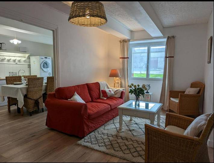 Location de vacances pour 4 personnes, avec jardin à Roullet-Saint-Estèphe