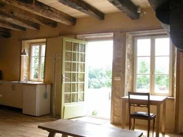 Location de vacances pour 3 personnes, avec jardin et terrasse, animaux acceptés à Ladignac-le-Long