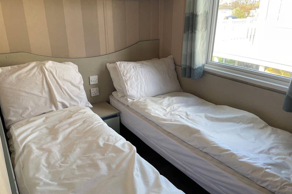 Snapdragon 3 bedroom dog friendly caravan on Rockley Park, Poole Harbour, Dorset in Poole, Poole Harbour