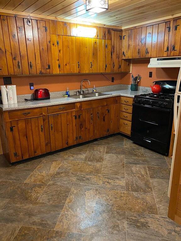 Glamping for 8 people in Adirondack Mountains