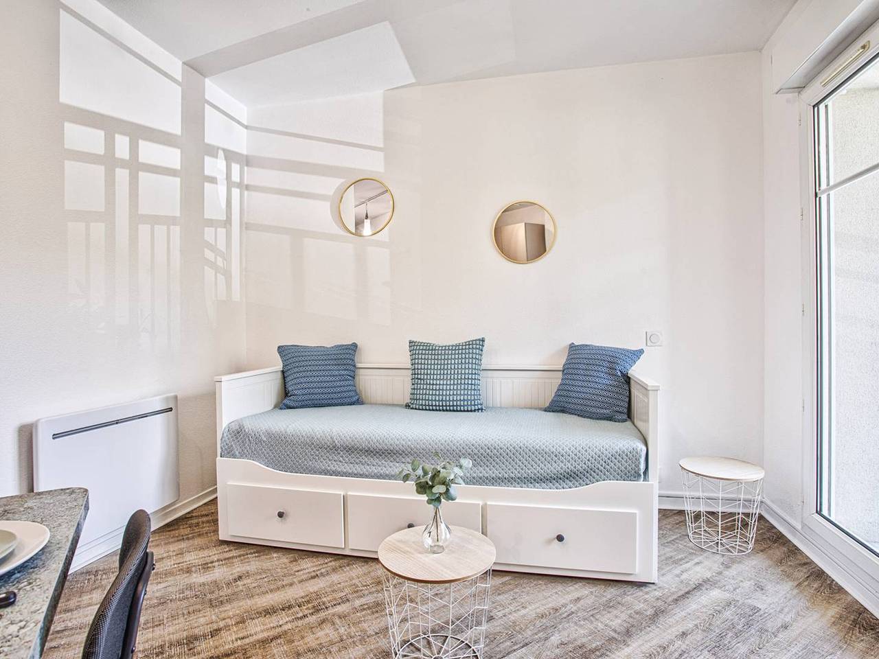 Studio entier, Studio moderne proche plage avec Wifi à Dives-sur-Mer in Dives-sur-Mer, Région de Lisieux
