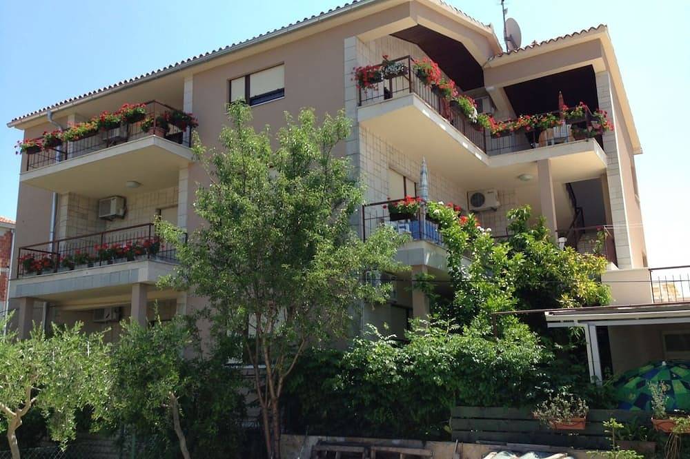 Room in Sukošan with Balcony, Air condition, Wifi (5188-3) in Sukošan, Zadar