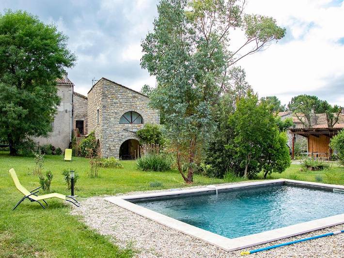 Location de vacances pour 5 personnes, avec piscine et jardin à Berrias-et-Casteljau