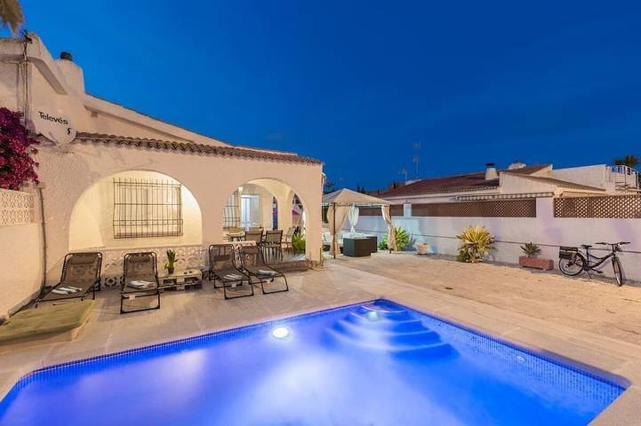Chalet für 10 Personen, mit Garten und Pool in Torrevieja