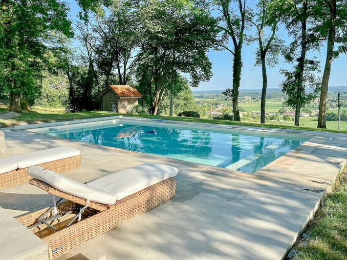 Gîte pour 7 personnes, avec terrasse à Lamothe-Landerron
