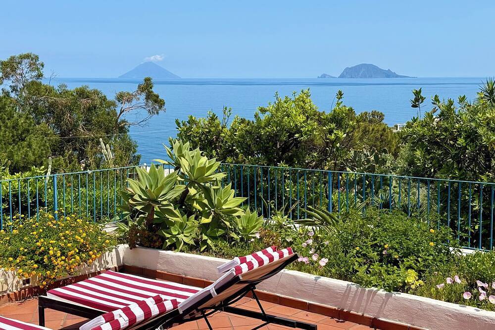 Villa delle Palme, Aeolian charm Stromboli view in Malfa, Salina
