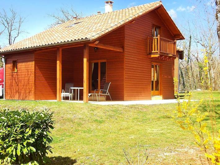 Location de vacances pour 4 personnes, avec vue sur le lac et piscine à Lachapelle-Auzac