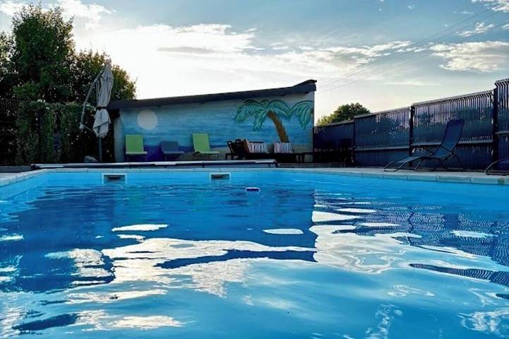 Location de vacances pour 8 personnes, avec piscine ainsi que terrasse et jardin dans Airan - 4