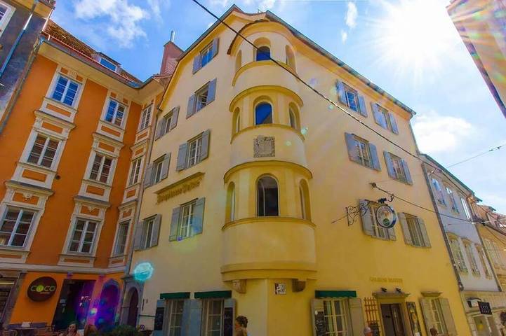 Ganze Wohnung, Urban Luxury Apartment in the Heart of Graz – Where History Meets Modern Comfort in Graz, Steirerland