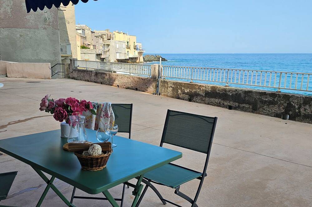 Appartement entier, Studio  Pied Dans L'Eau Erbalunga in Erbalunga, Brando