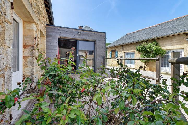 Location de vacances pour 4 personnes, avec jardin, adapté aux familles à Jayac - 2