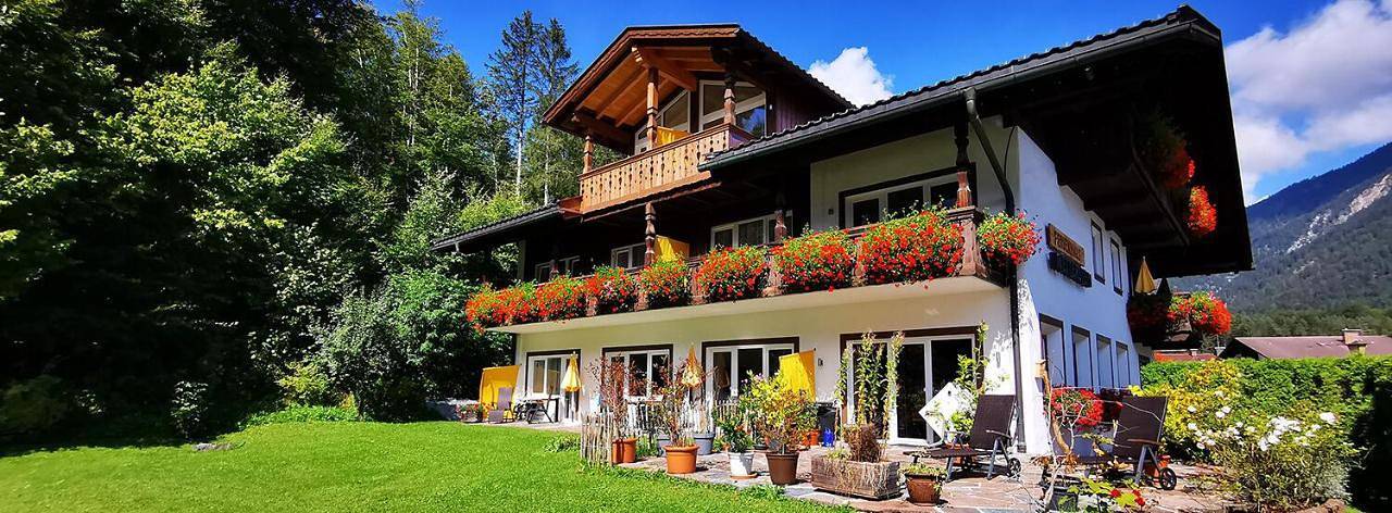 Ferienwohnung für 4 Personen, mit Terrasse und Ausblick am Eibsee