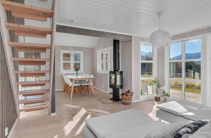 Oceanview Cabin Sleeps 6 - Sauna - Private Terrace in Straumsjøen, Bø (Vesterålen)