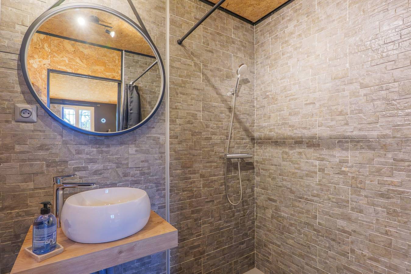 Gastenkamer '315' met bergzicht, privé verwarmd zwembad en wifi, foto 11