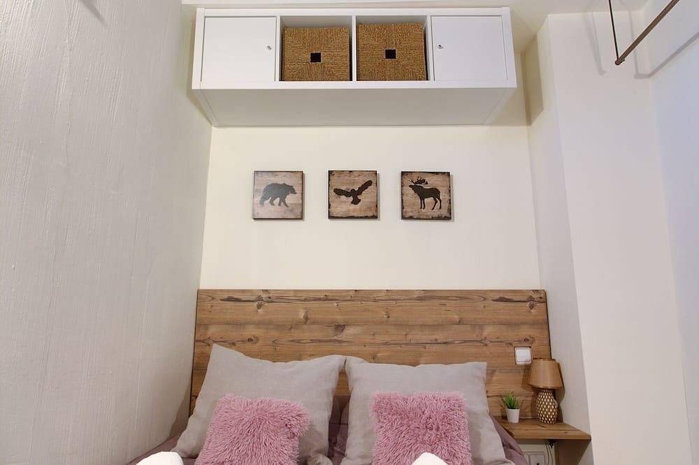 Entire apartment, Attic with sloping ceilings, with charm, fully equipped, in the heart of the old town in Cuenca, Cuenca Province