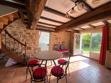 Gîte pour 4 personnes, avec jardin et terrasse à Lonlay-l'Abbaye