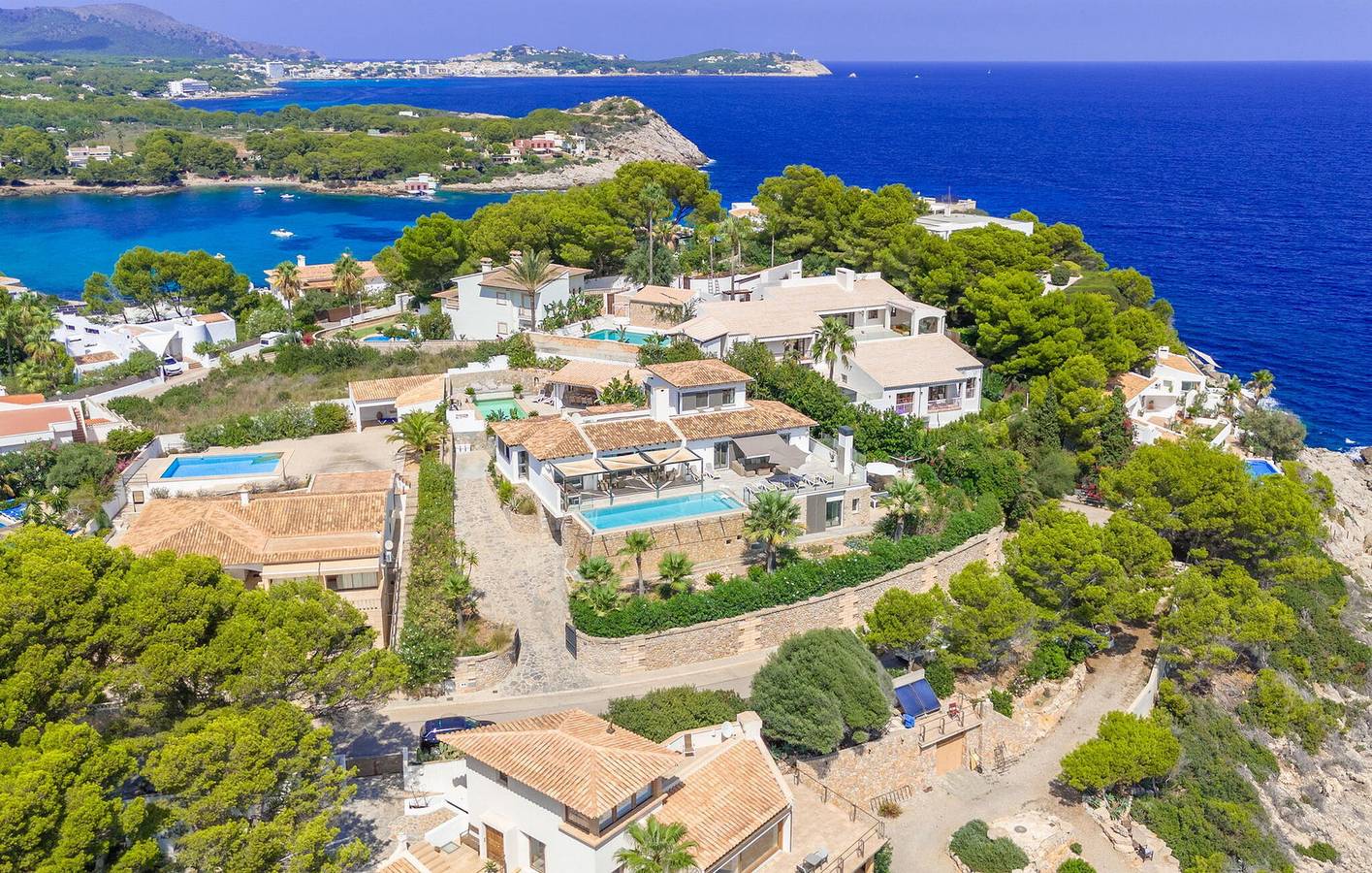 Sea View Apartment with Pool, Kitchen, AC & WiFi - 600m to Beach in Cala Provençal, Capdepera