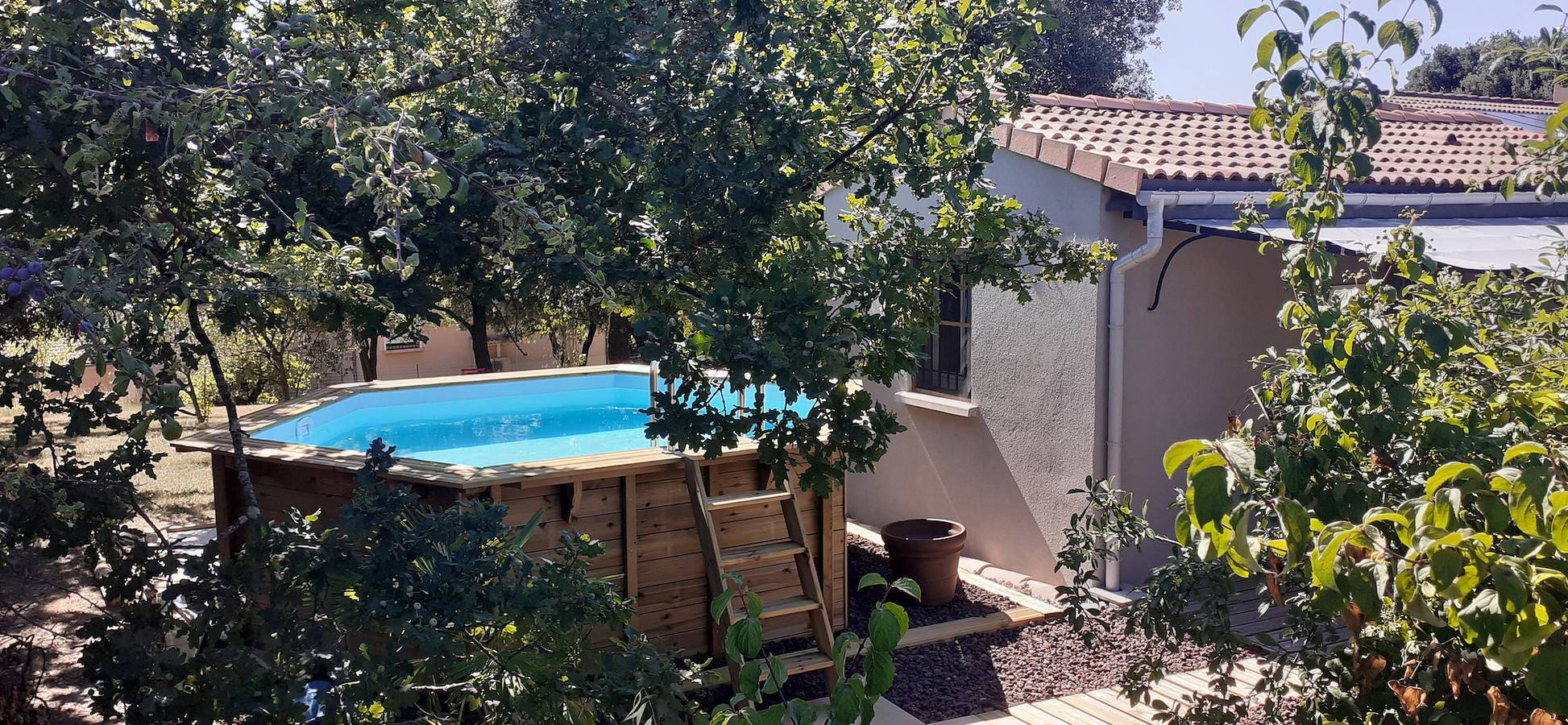 Chambre d'hôtes '315' avec vue sur la montagne, piscine privée et Wi-Fi in Villeneuve-de-Berg, Ardèche
