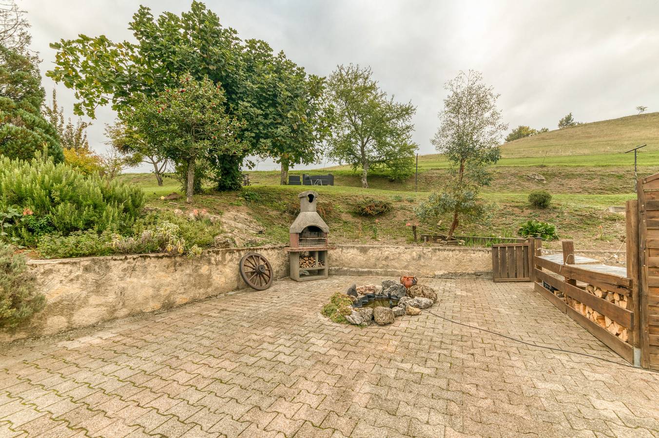 Appartement entier, Appartement 'dans un Chalet' avec Vue sur la Montagne, Terrasse Privée et Wi-Fi in Murianette, Isère