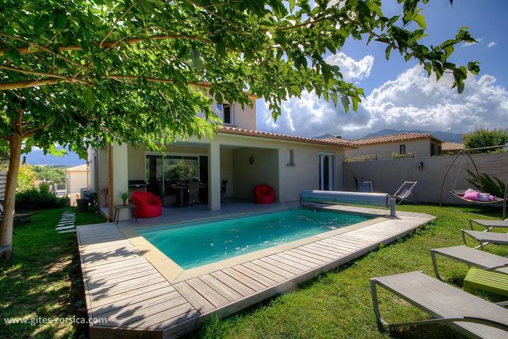 Gîte pour 6 personnes, avec Terrasse et Jardin ainsi que Piscine et Vue à Oletta