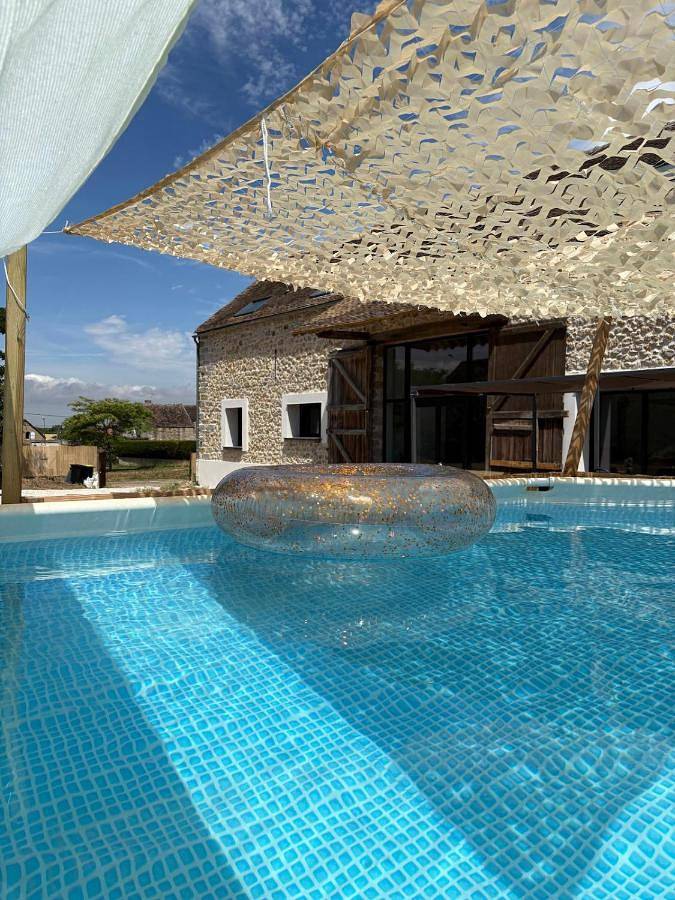 Villa pour 12 personnes, avec Terrasse ainsi que Jardin et Piscine