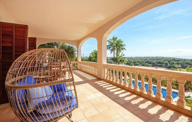 Seaside Retreat with Pool, Terrace & Grill | 2km to Costa d'en Blanes Beach in Bendinat, Calvià