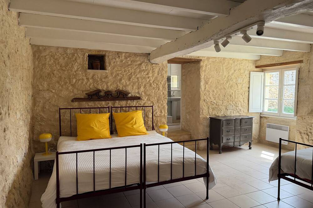 Charming stone house near Saint-Émilion in Lugaignac, Región de Libourne