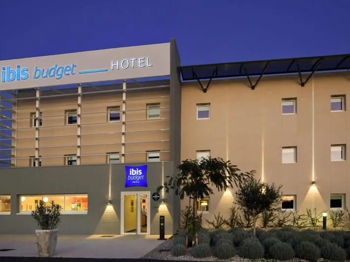 Hotel para 4 personas, con terraza y jardín - 1