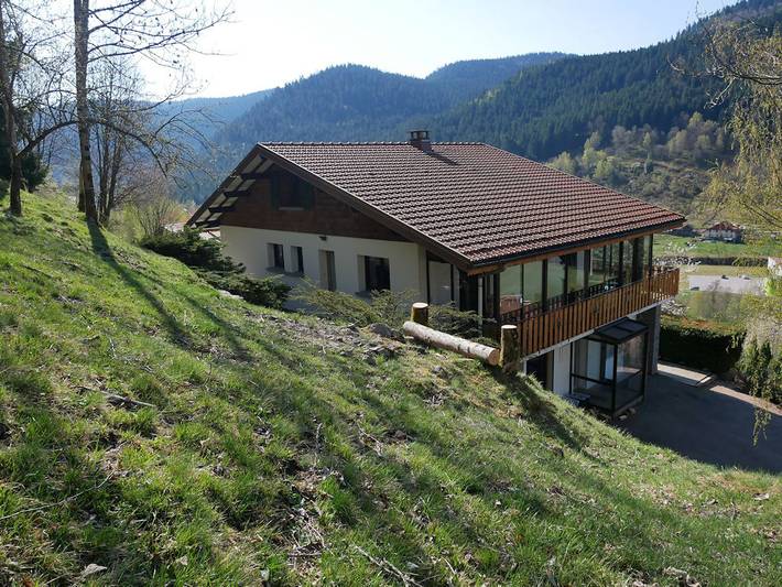 Chalet pour 15 personnes, avec sauna et balcon ainsi que jardin et jacuzzi à La Bresse