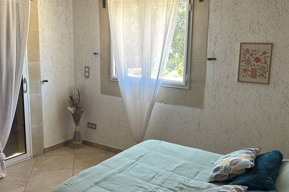 House at the foot of the Luberon with swimming pool 5 minutes from the village of Lourmarin, in Puyvert, Parc naturel régional du Luberon