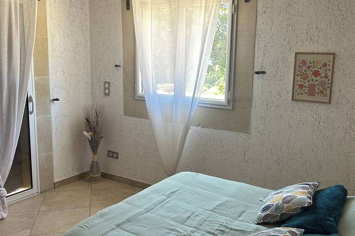 House at the foot of the Luberon with swimming pool 5 minutes from the village of Lourmarin, in Puyvert, Parc naturel régional du Luberon