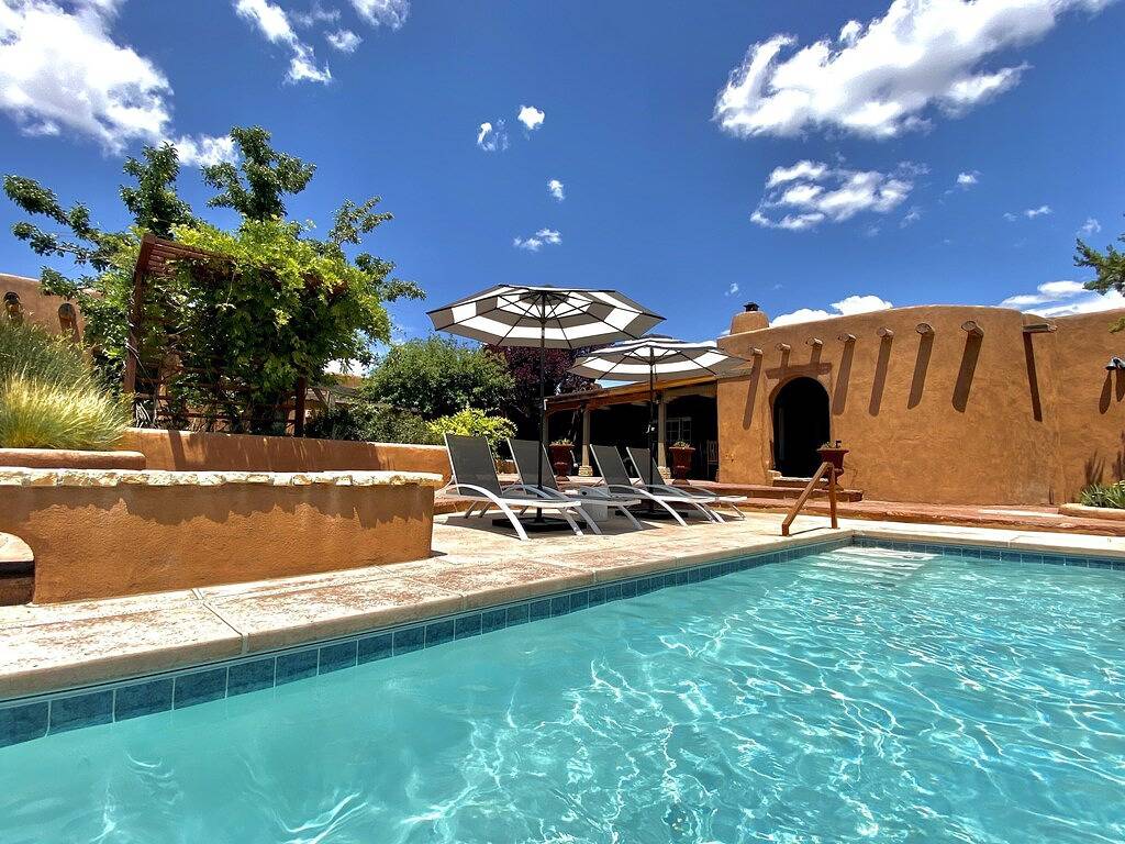 Vacation House for 14 Guests in New Mexico, USA