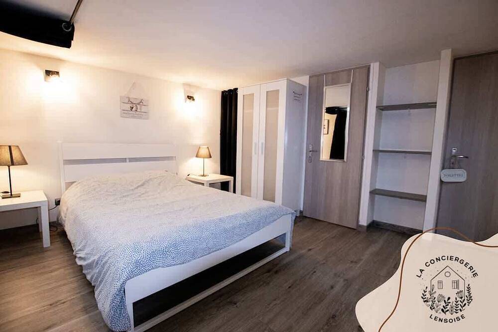 Appartement entier, Le Grenier, Wifi, 2 pers, Centre ville, Bollaert in Lens, Région de Lens