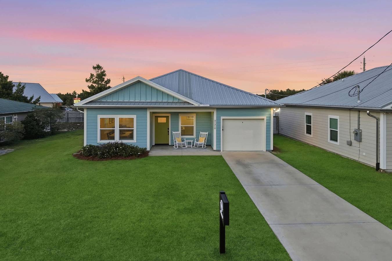 Coastal Coral Escape   Heated Pool  Close to Beach in Emerald Coast