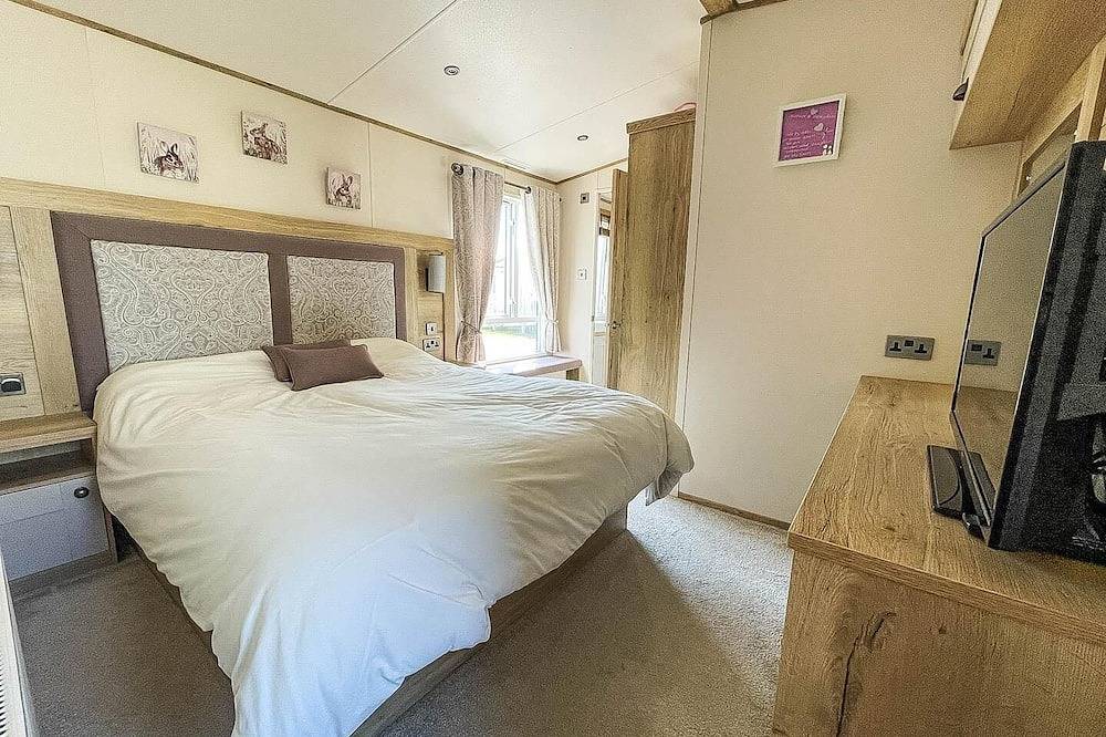 Stunning caravan full sea views at Broadland Sands Holiday Park in Waveney District, The Broads