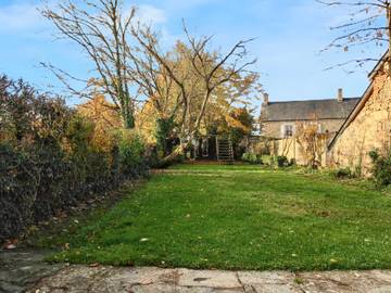 Gîte pour 15 personnes, avec terrasse à Carrouges